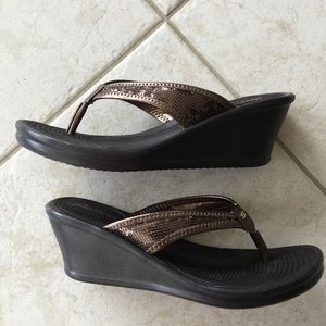 Skechers wedge flip flops