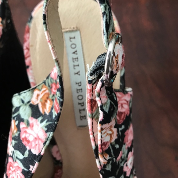 Wedge Heels - Picture 4 of 4