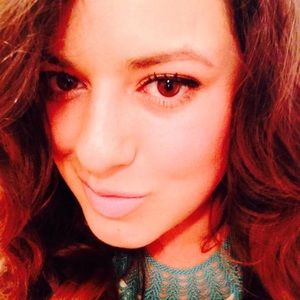 Meet your Posher, Izbeth