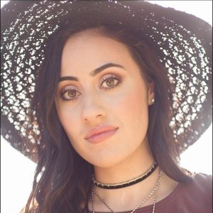 Meet your Posher, Alexandra