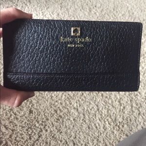 KATE SPADE BI FOLD WALLET!!