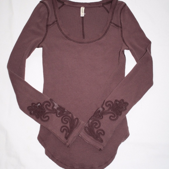 ❌SOLD❌ FREE PEOPLE Masquerade Cuff Thermal Top - Picture 2 of 4