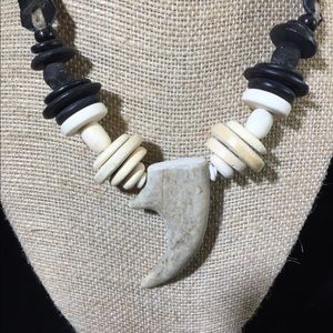 Twine and Twig Petite Tips necklace - black