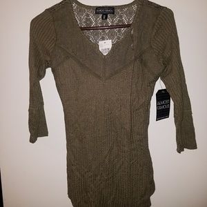 Almost famous olive green 3/4 sleeve shirt