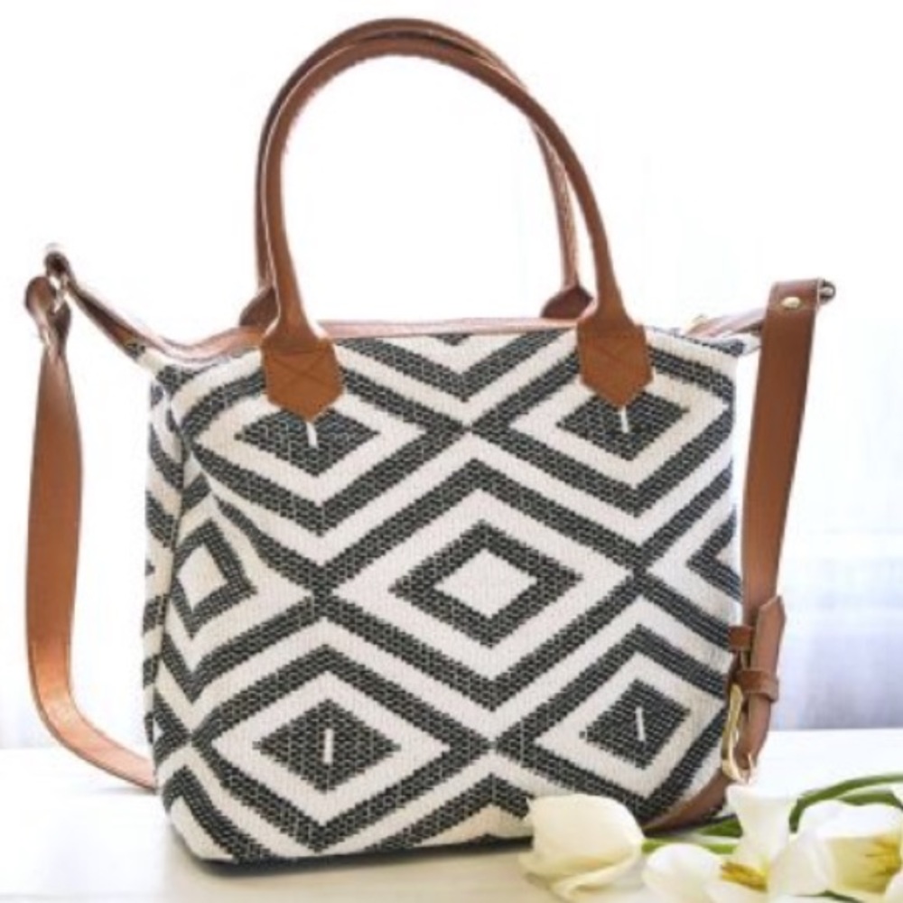 Tribe alive bag chevron black white