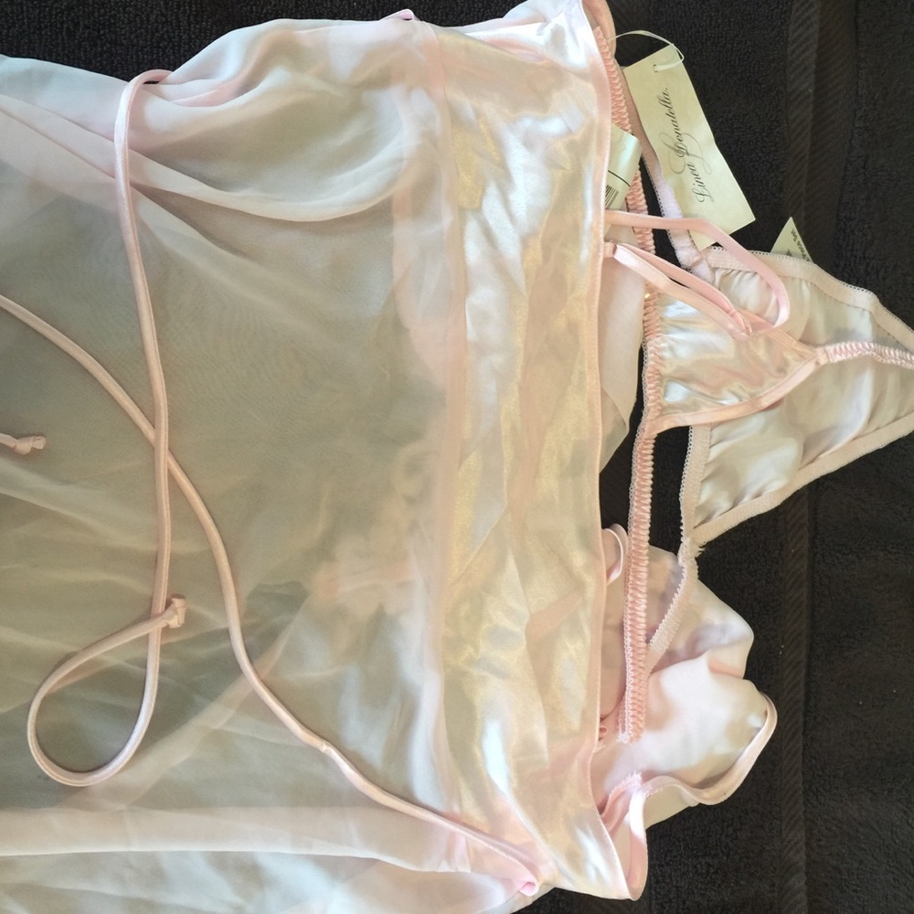 Lingerie - Picture 3 of 4