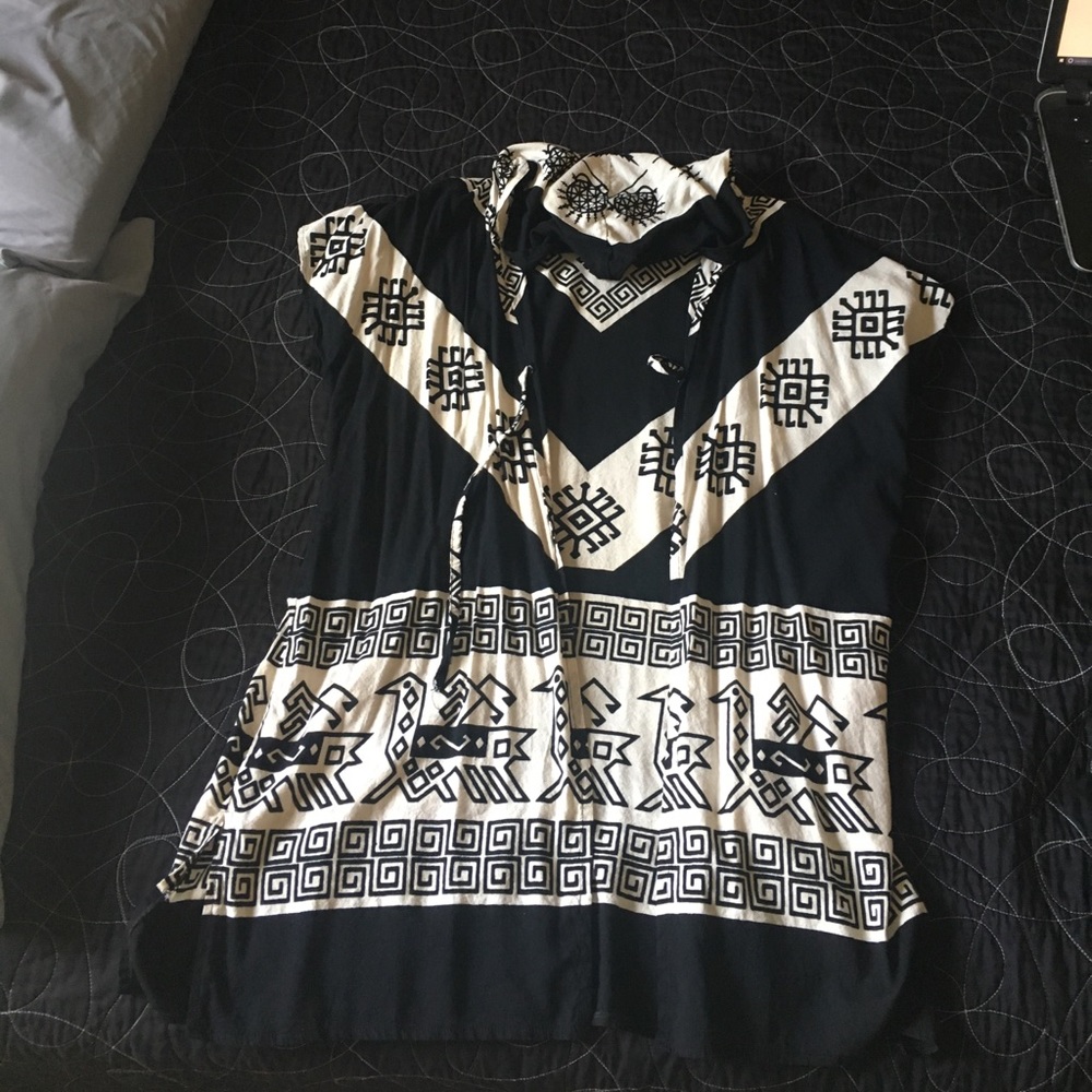 Short sleeve black & white hipster cardigan.