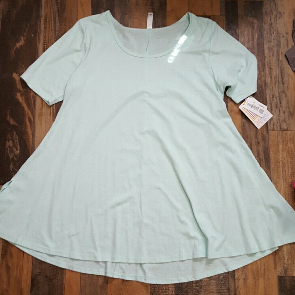 Lularoe medium mint perfect tee