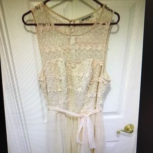 New without tags, never worn! Lovely lace pattern!
