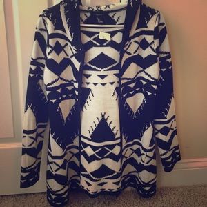NWT hooded sweater with long sleeves