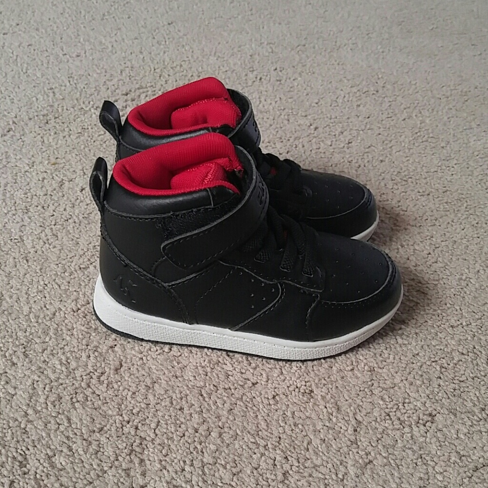 Toddler Boy size 7 sneakers