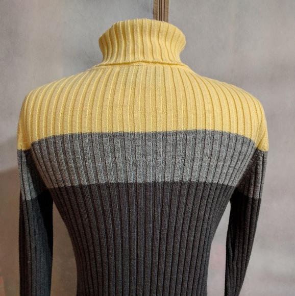 Sweater - Picture 2 of 4