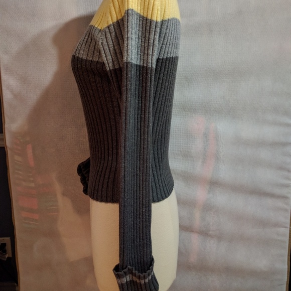 Sweater - Picture 4 of 4