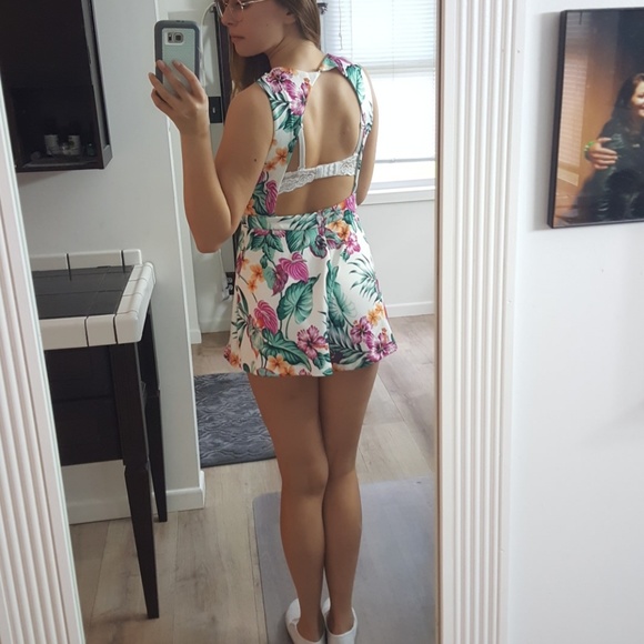 Plunging Tropical Romper - Picture 6 of 6