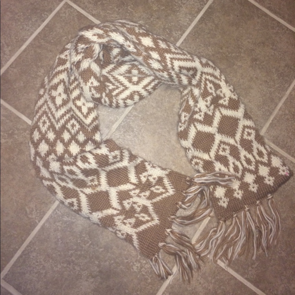 Tan scarf!