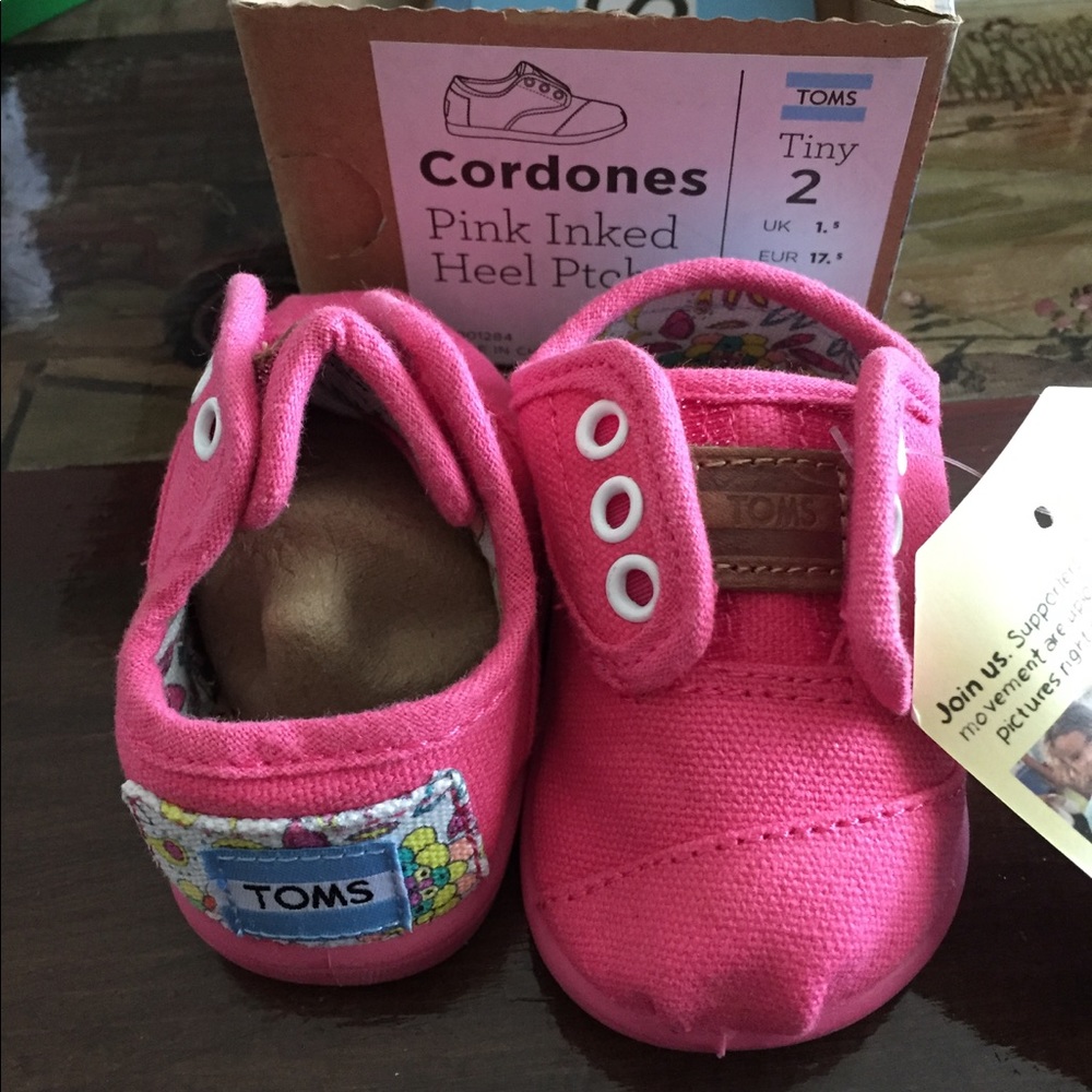 Toms tiny 2 girls shoes BNIB