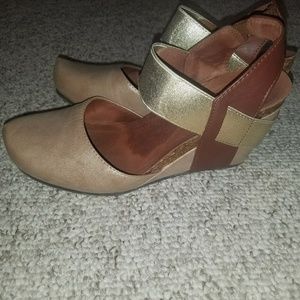Pierre dumas gold enya wedge size 10