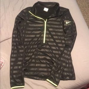 Size medium dry fit Nike pullover