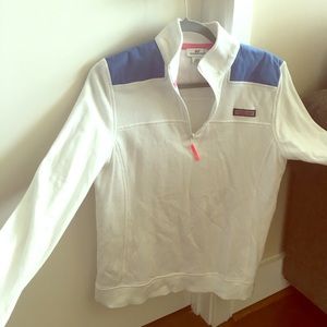 WHITE VINEYARD VINES (MEDIUM) SHEP SHIRT!! 😍