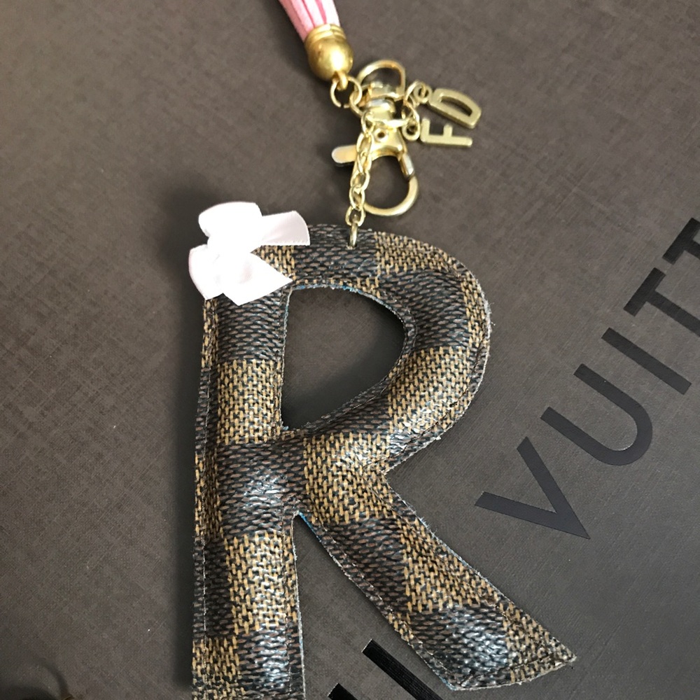 Louis Vuitton Letter R. Authentic Charm - Picture 2 of 4