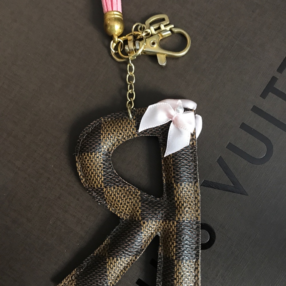 Louis Vuitton Letter R. Authentic Charm - Picture 3 of 4