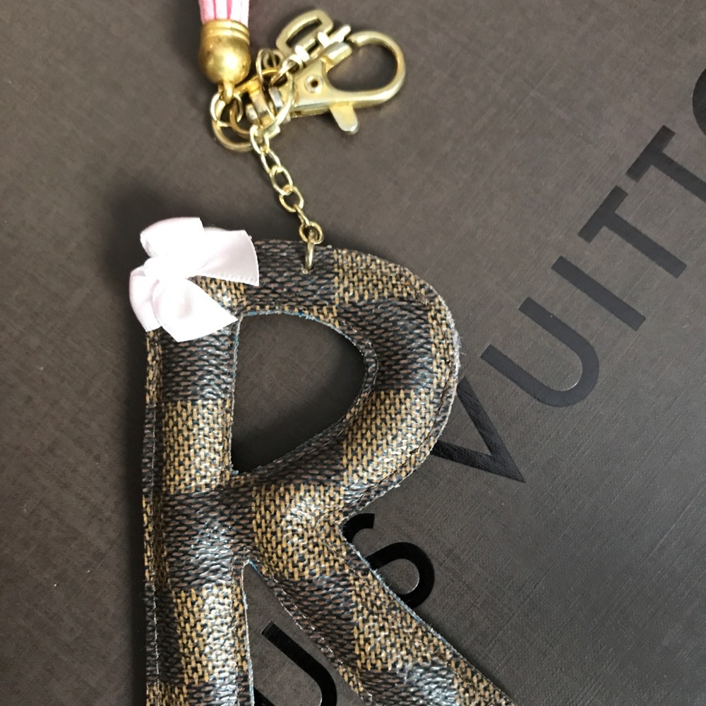 Louis Vuitton Letter R. Authentic Charm - Picture 4 of 4