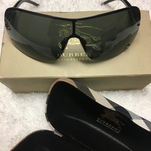 Unisex Burberry Black Sunglasses 😎