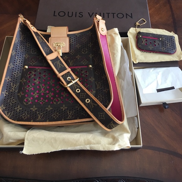 Louis Vuitton Handbags - LOUIS VUITTON monogram Mussette Fuscia messenger