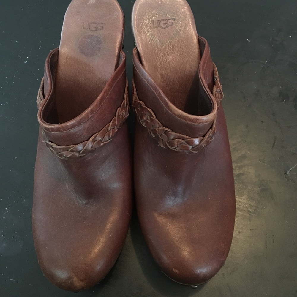 Ugg clogs