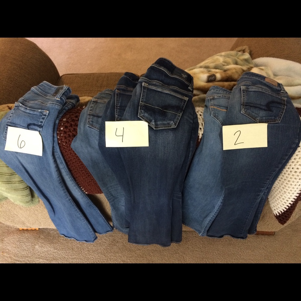 AMERICAN EAGLE JEANS