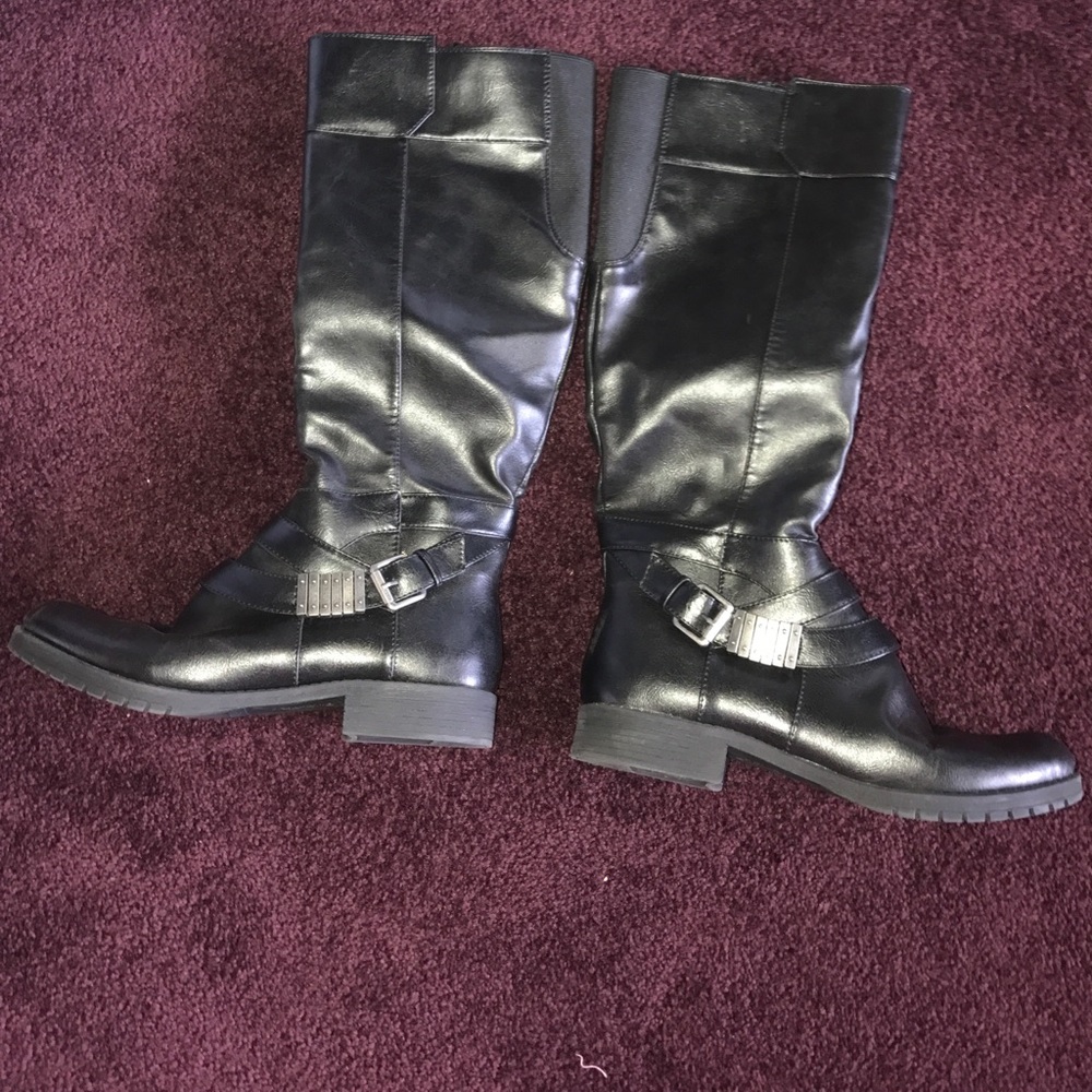 Black boots