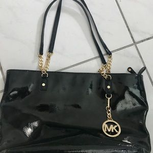 MICHAEL KORS PATENT LEATHER TOTE SHOULDER BAG/LOGO