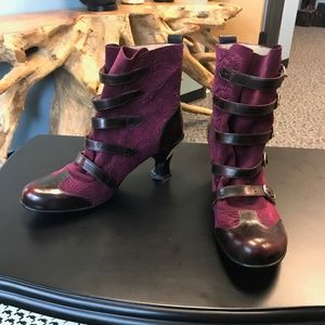 Fluevog Vermeer Maroon/Black Heeled Boot Size 8.5