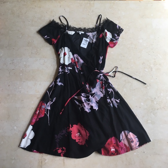 Charlotte Russe Dresses & Skirts - 🌺Floral Wrap Dress🌺