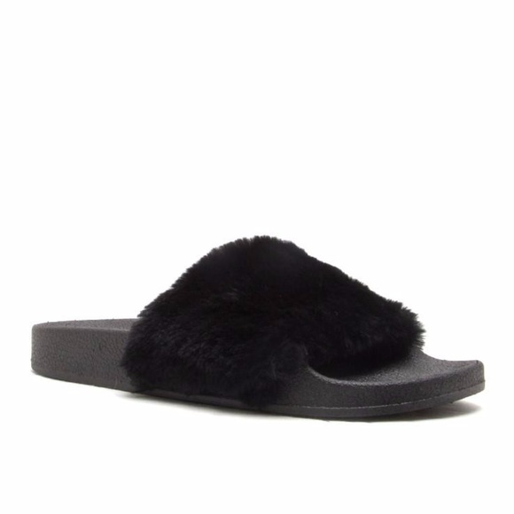CLEARANCE ‼️ HP! Faux Fur Slides BLACK Sandals - Picture 3 of 4