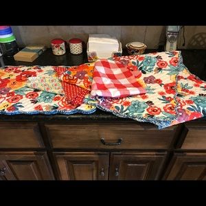 Pioneer Woman table decor