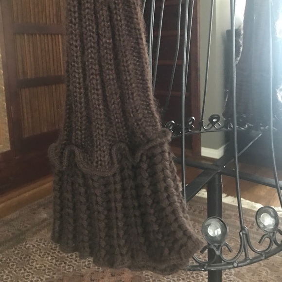 Brown sweater - Picture 3 of 5