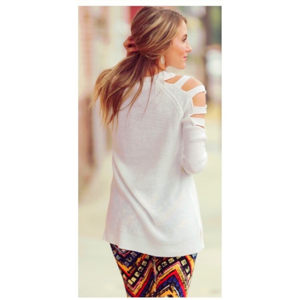 Cut Out Shoulder Sweater 🍂 - Picture 2 of 3