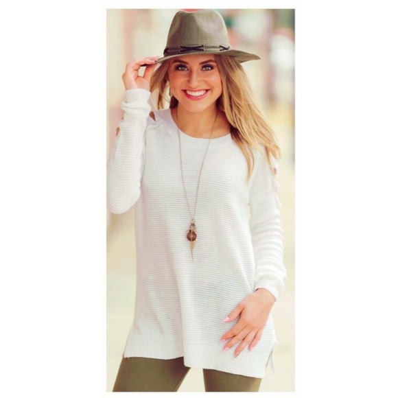 Cut Out Shoulder Sweater 🍂 - Picture 3 of 3