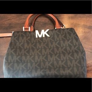 Authentic Michael Kors Crossbody!