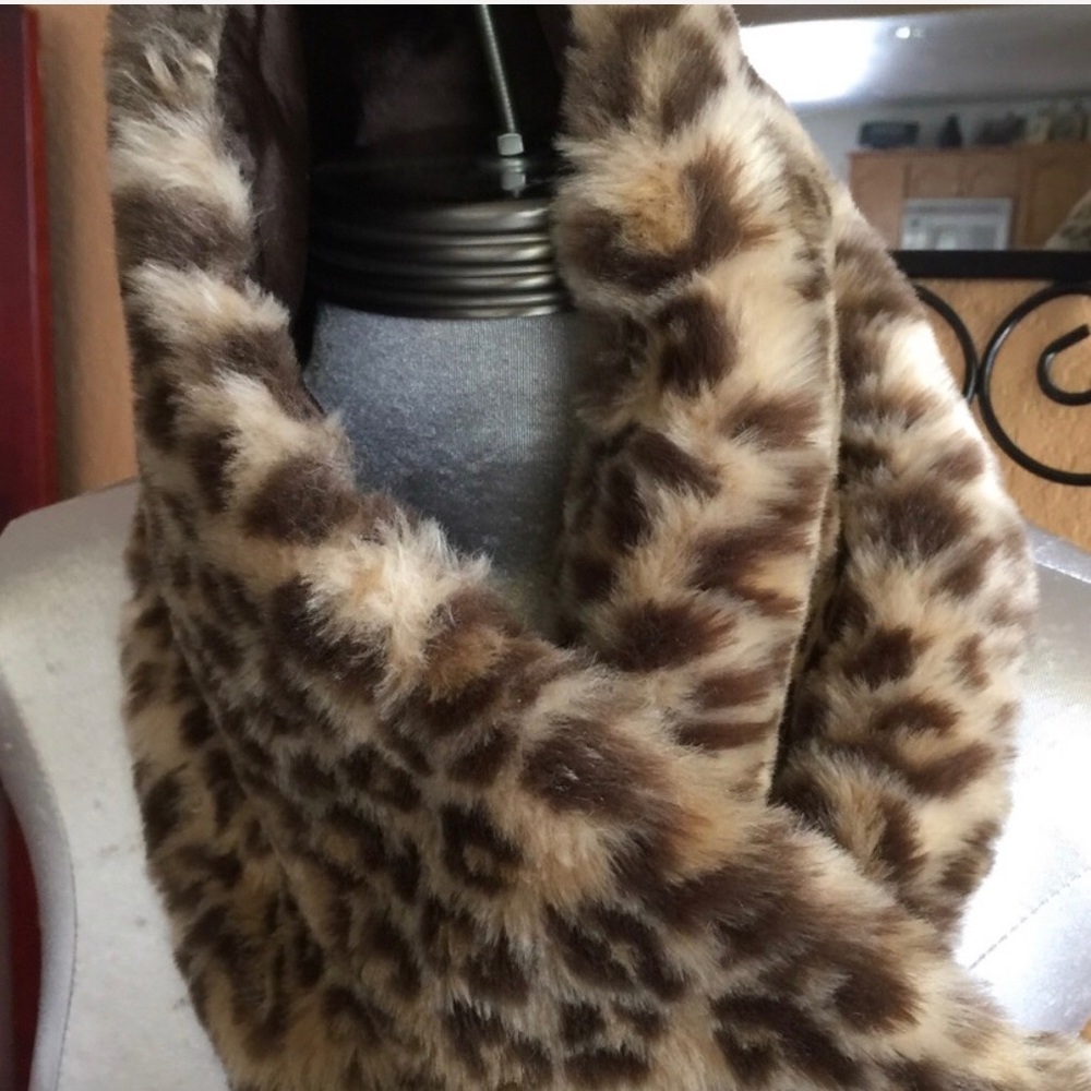 Faux fur scarf animal print