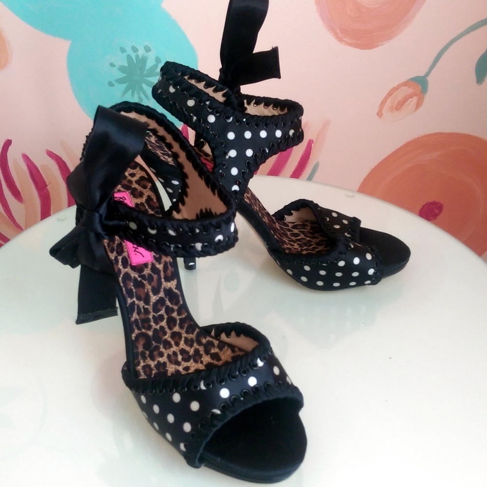 NEW BETSEY JOHNSON Polka Dot Heels