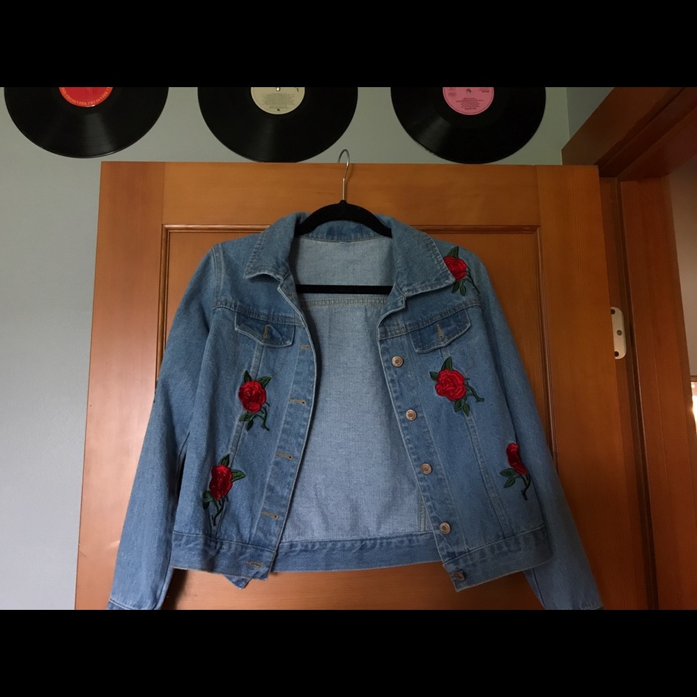 Rose embroidered cropped denim jacket