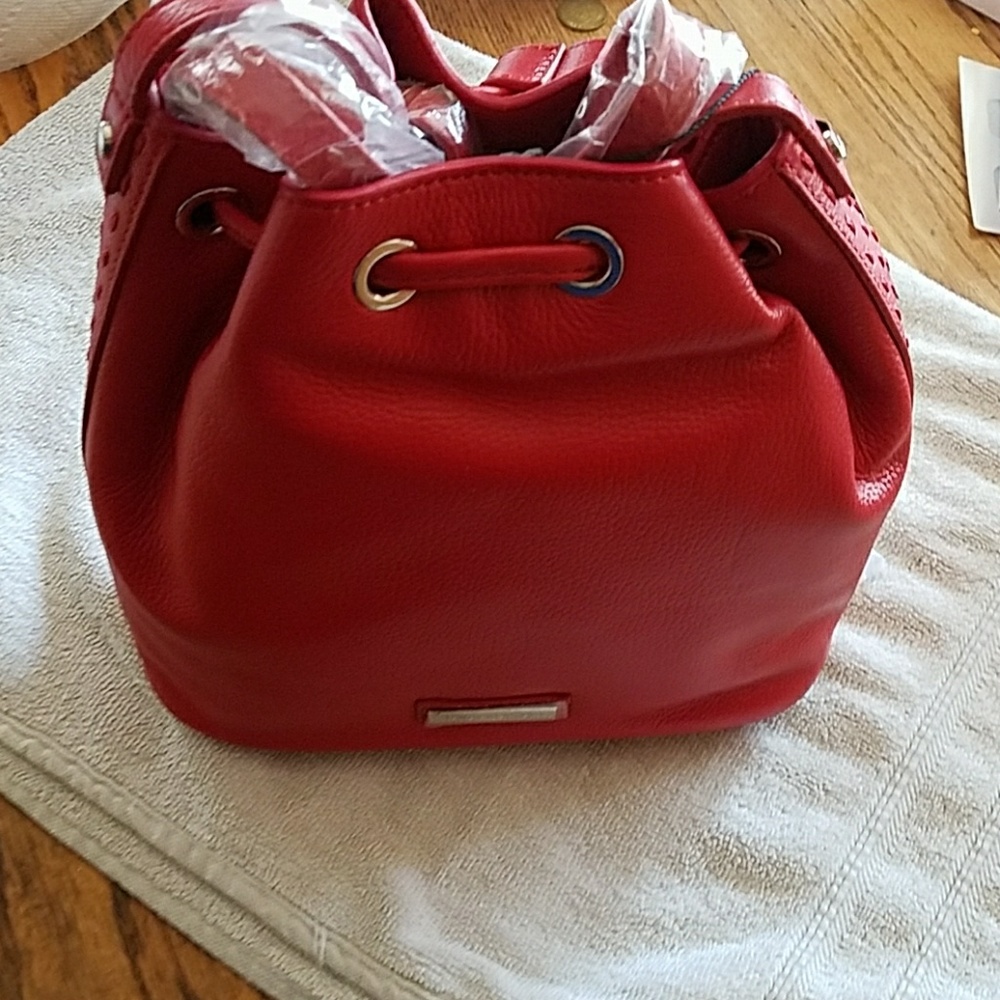 New BCBGMAXAZRIA Kaycie Drawstring Bucket Bag - Picture 4 of 6