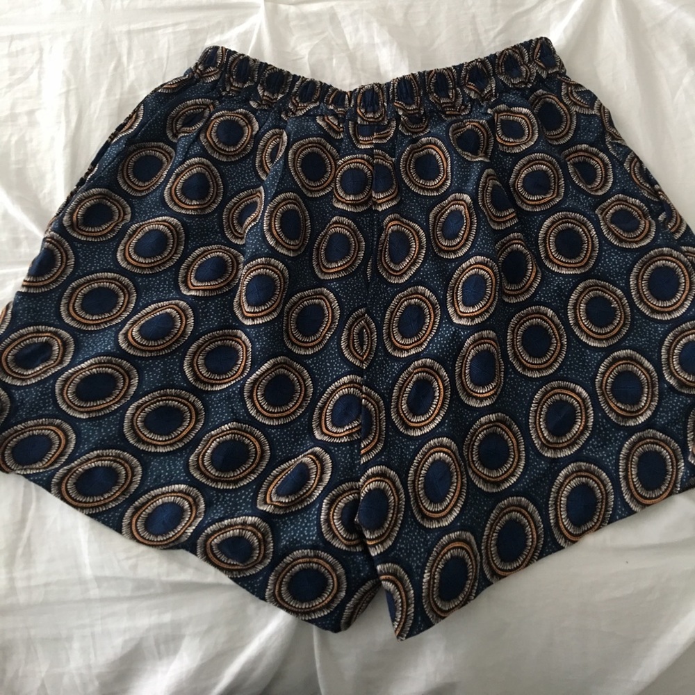 H&M patterned shorts - Picture 2 of 3