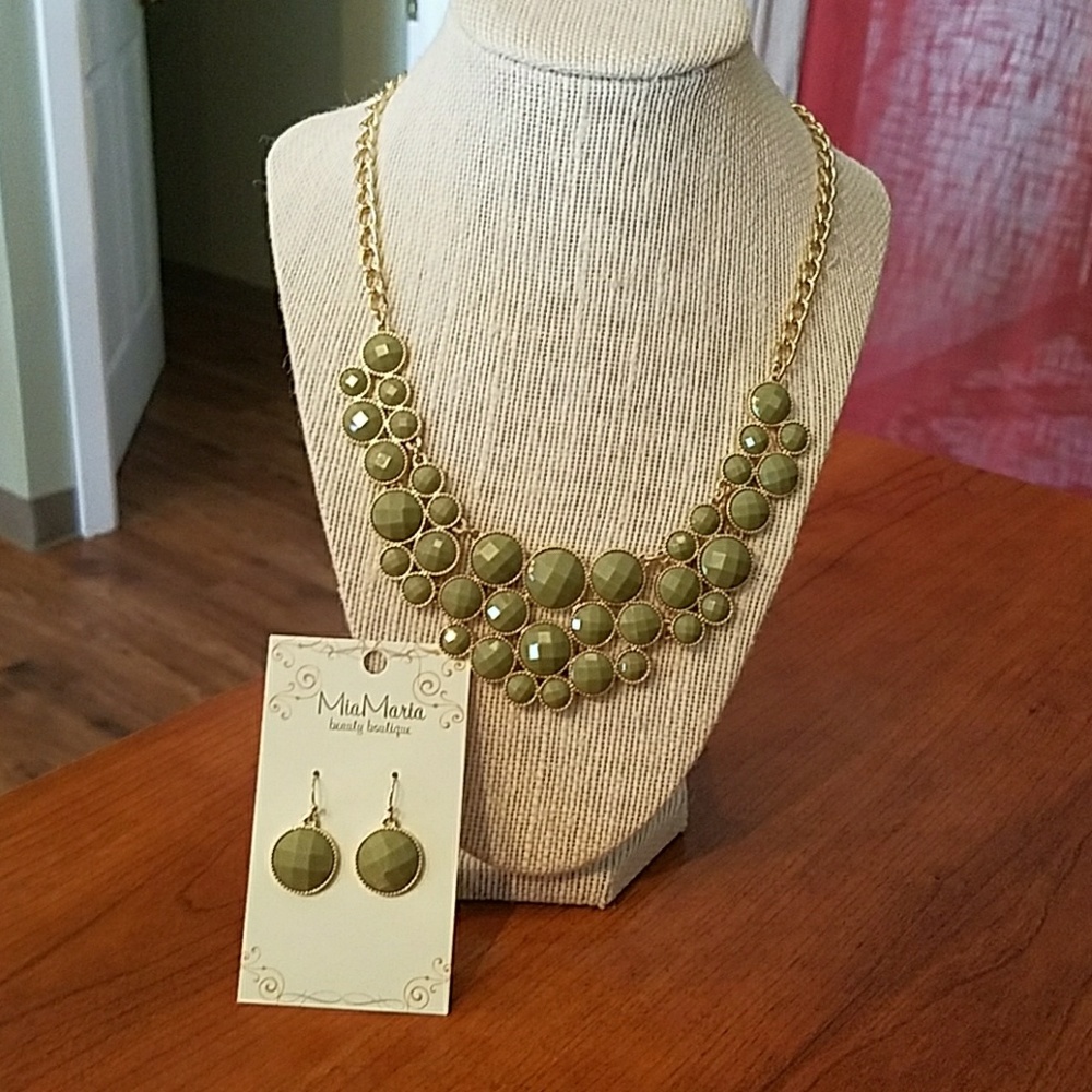 Statement necklace perfect for Fall