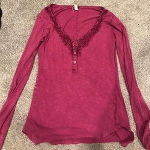 FREE PEOPLE FUSCIA LONG SLEEVE GREAT FOR FALL
