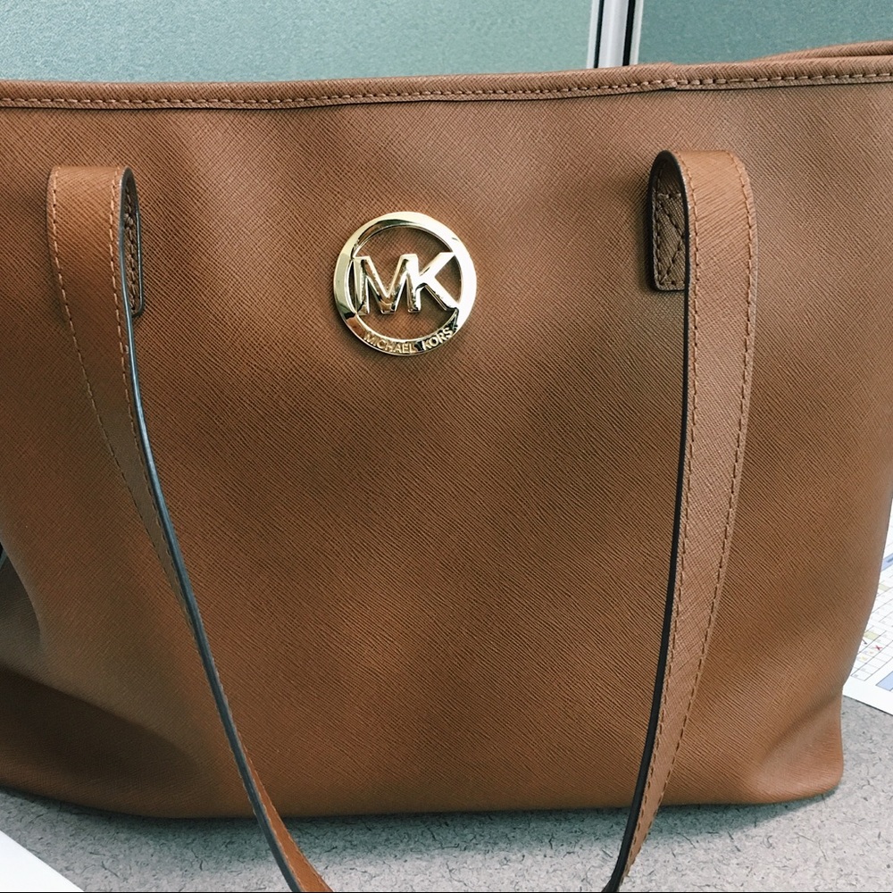 Michael Kors with leather wallet! - Picture 2 of 4