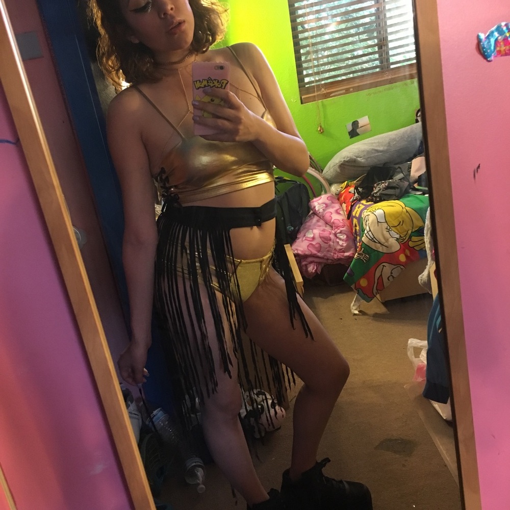 Gold side tie top
