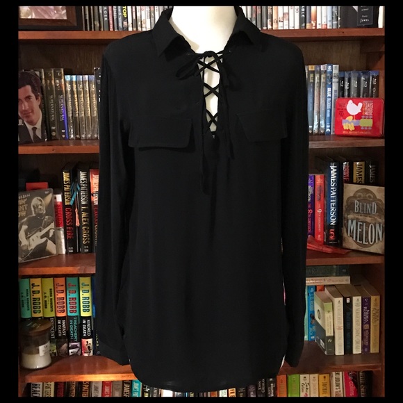 🌺🆕5⭐️Gorgeous Lace Up Top - Picture 3 of 5